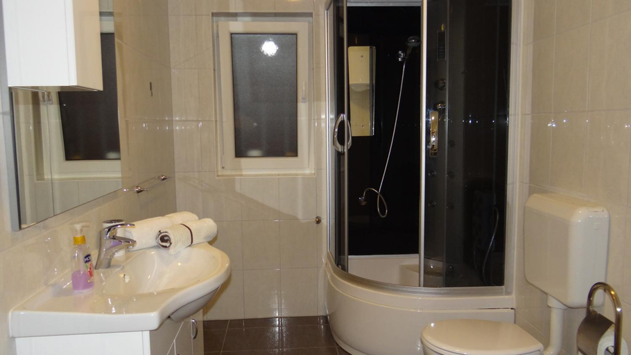 Bathroom 2, Apartments Zulim, Trogir