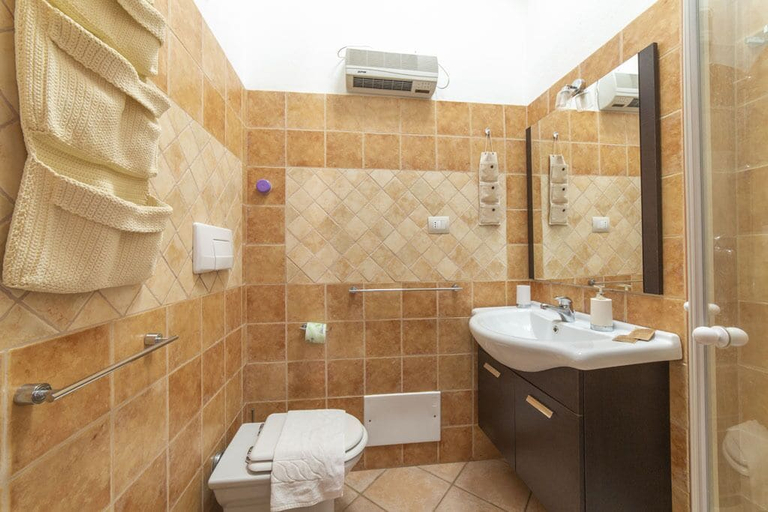 Bathroom, Trilocale Apartments Seaside, Cagliari
