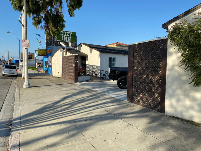 Others 4, Cozy motel, Los Angeles