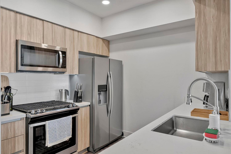 Others 5, 7 Large Down Town Santa Monica Apartment, Los Angeles