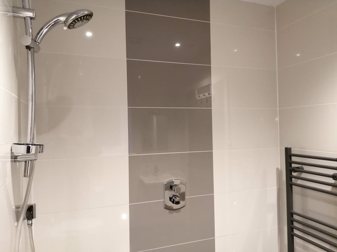 Bathroom 5, Boleyn house, Cornwall