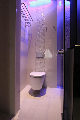 Bathroom 8