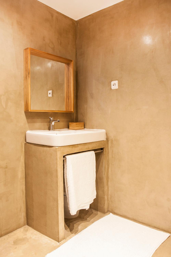 Bathroom 5, Cien, Barcelona