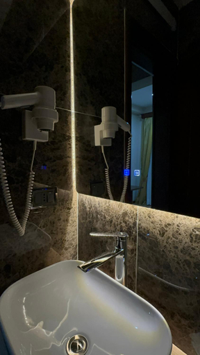 Bathroom 10