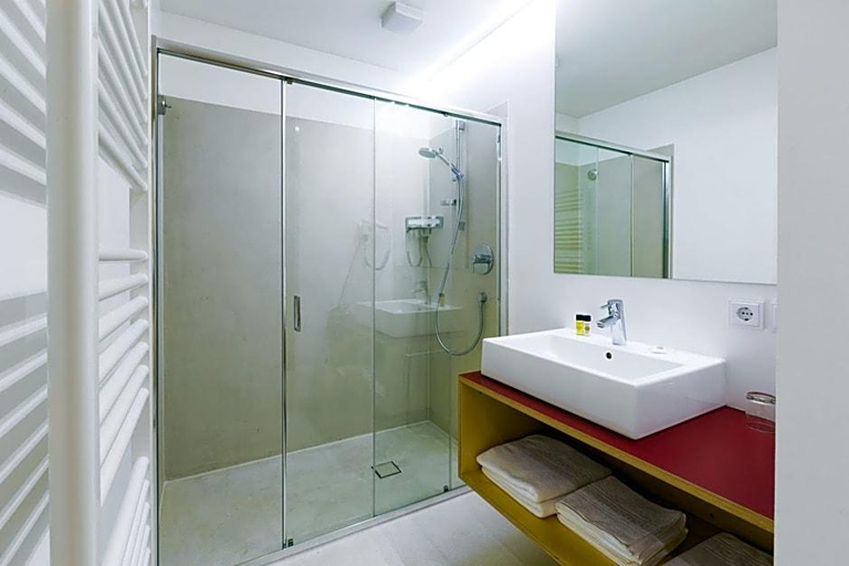 Bathroom, Kleinkunst Hotel, Bolzano