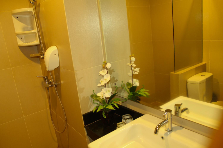 Bathroom 15