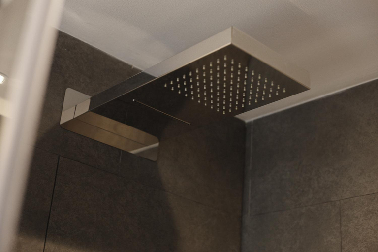 Bathroom 12