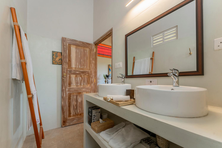 Bathroom 5, Villa the Divine, Habaraduwa