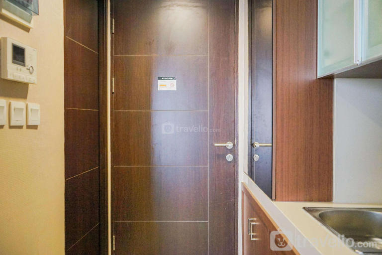 Others 5, Compact & Cozy Studio Atria Apartment By Travelio, Tangerang