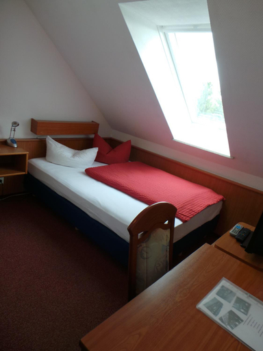 Bedroom 1, Hotel & Restaurant Hildebrandt, Börde