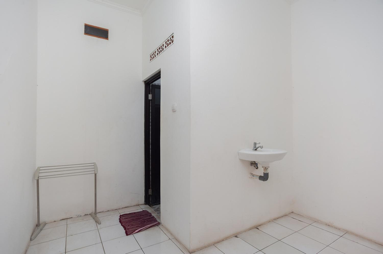 Bathroom 7