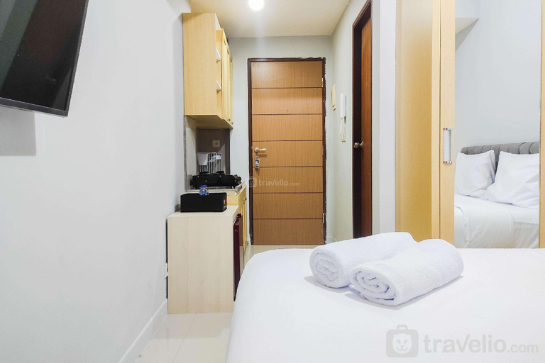Bedroom 2, Comfy and Minimalist Studio Vida View By Travelio, Makassar