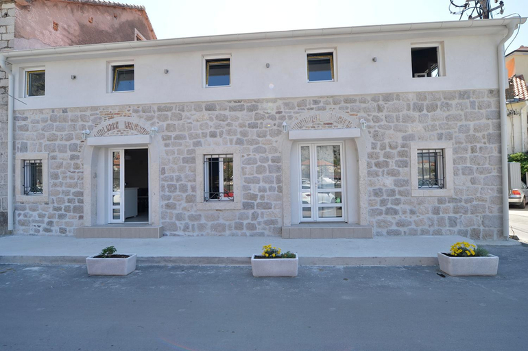 Exterior & Views 1, HOSTEL PUPA