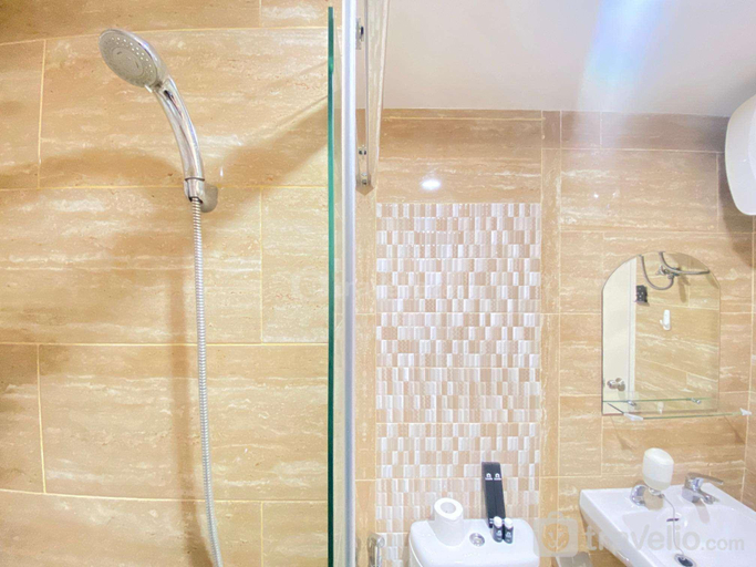 Bathroom 4, Luxurious 2BR Parahyangan Residence By Travelio, Bandung