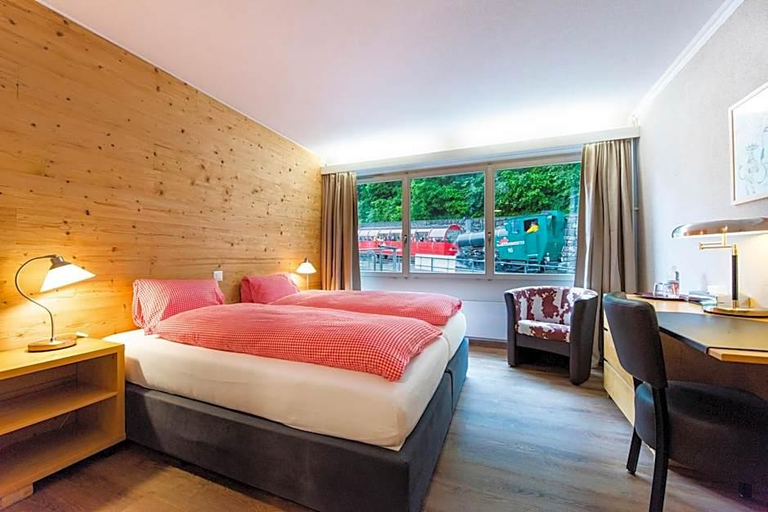 Bedroom 3, Hotel Weisses Kreuz Brienz, Interlaken