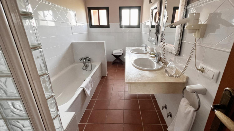 Bathroom 3, Hotel Sindhura, Cádiz