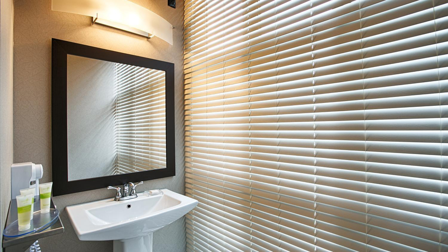 Bathroom 7