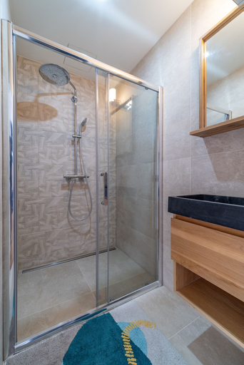 Bathroom 5, FRATERNITY-HOTEL, Paris