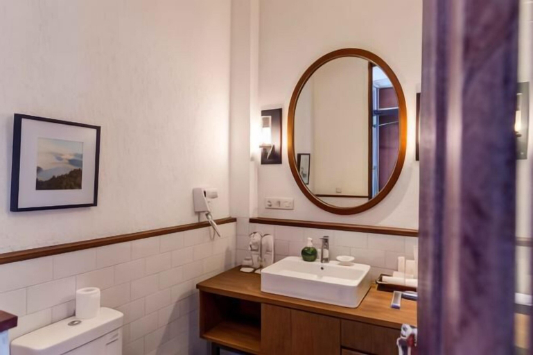 Bathroom 27