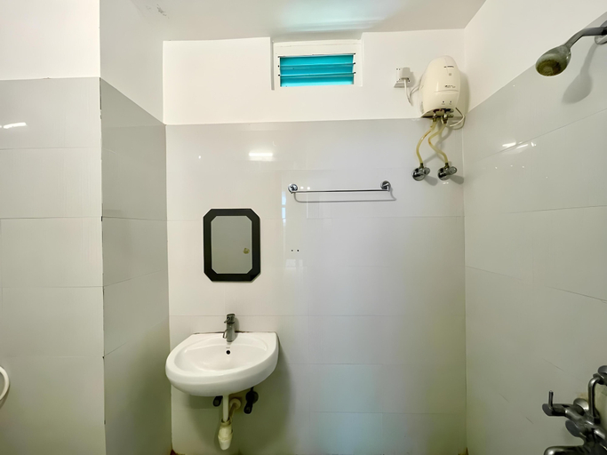 Bathroom 4, THE OCEAN, Puri
