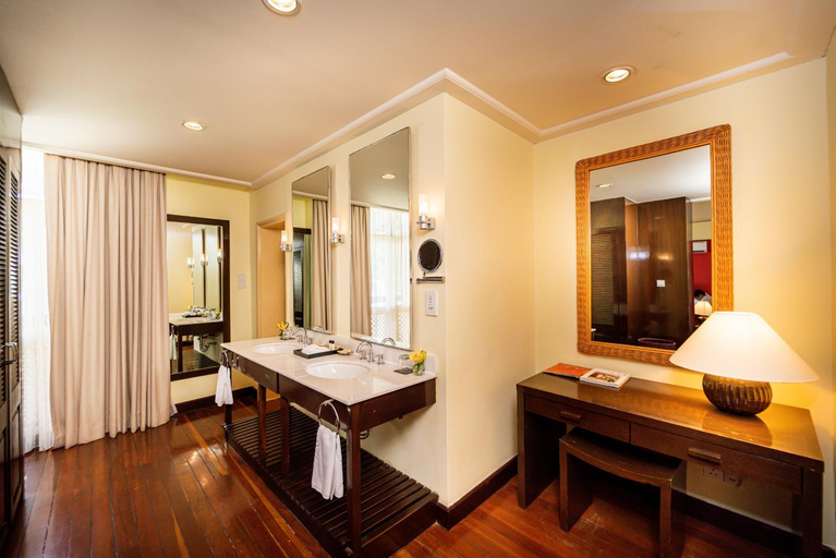 Bathroom 14