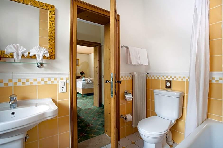 Bathroom 4, Sporthotel Wildstrubel, Obersimmental
