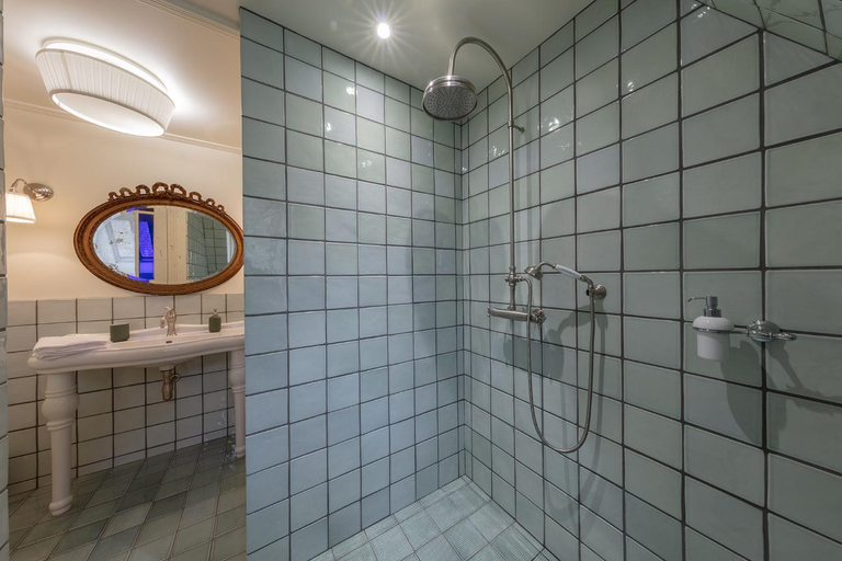 Bathroom 3, Hotel de Colbert, Creuse
