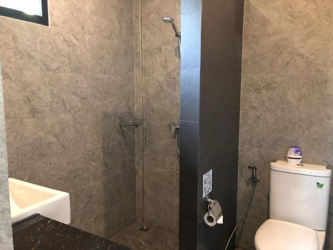 Bathroom 7