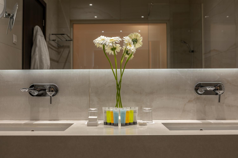 Bathroom 5, Chrysomare Beach Hotel & Resort