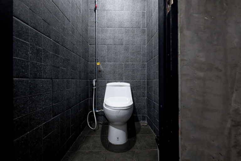 Bathroom 4, Vibes Hostel Bangkok, Wattana