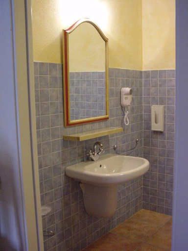 Bathroom 4, Adda Hotel, Cremona
