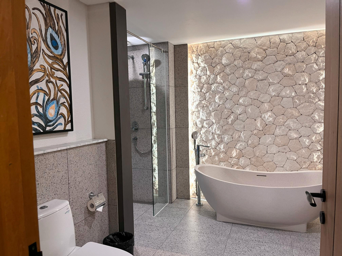 Bathroom 25