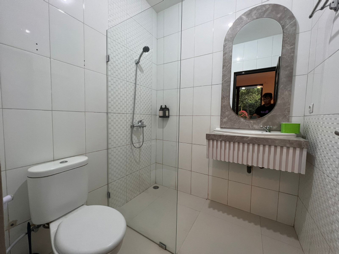 Bedroom 4, Villa Amethyst Dago Pakar M-59 4BR with Private Pool, Billiard and Karaoke Set, Bandung