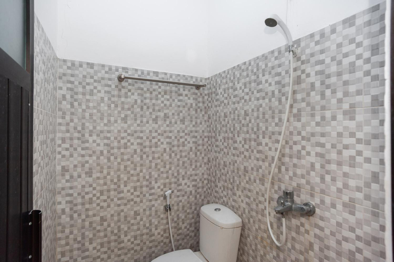 Bathroom 19