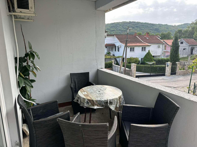 Others 3, Apartmani Zelenika