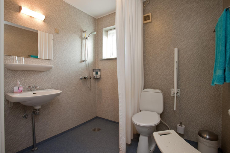 Bathroom 4, Hotel Lolland, Lolland