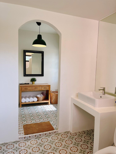 Bathroom 10