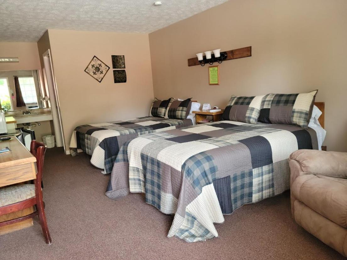 Bedroom 2, Bay Springs Country Inn & Marina, Cherokee
