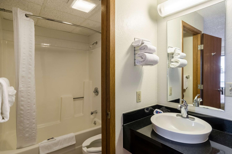 Bathroom 4, Baymont By Wyndham Gillette, Campbell