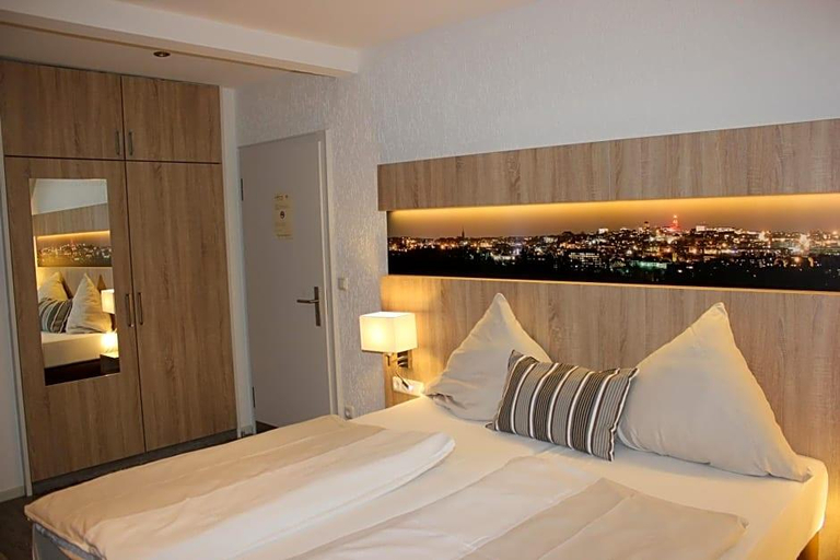 Bedroom 4, Hotel Restaurant Kromberg, Remscheid