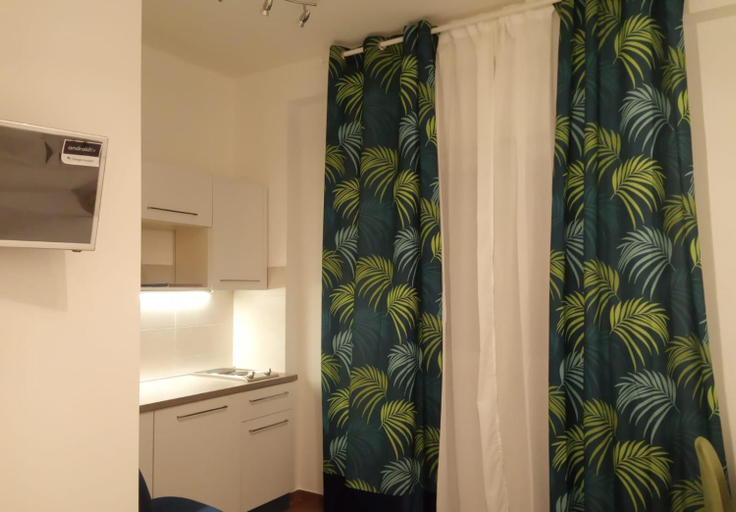 Others 5, Residenze Sorrentino, Bari
