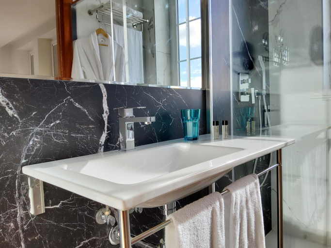 Bathroom 3, Hotel Marques de Aguilar, Palencia
