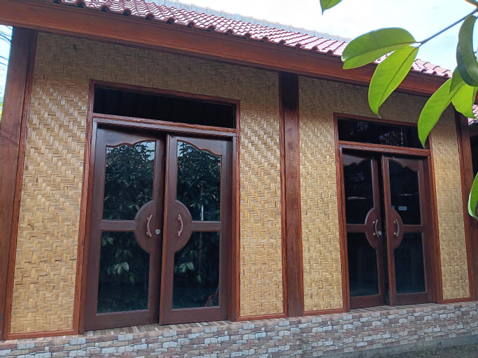 Exterior 6
