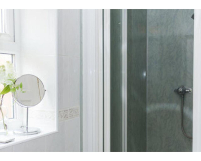 Bathroom 2, The Bull Inn, Lincolnshire