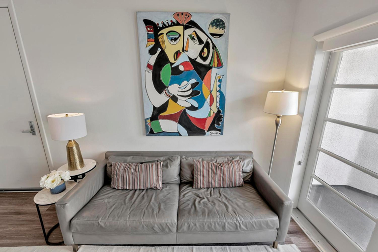 Others 3, 7 Large Down Town Santa Monica Apartment, Los Angeles