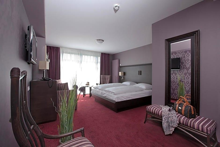 Bedroom 3, Göbel's Hotel AquaVita, Waldeck-Frankenberg
