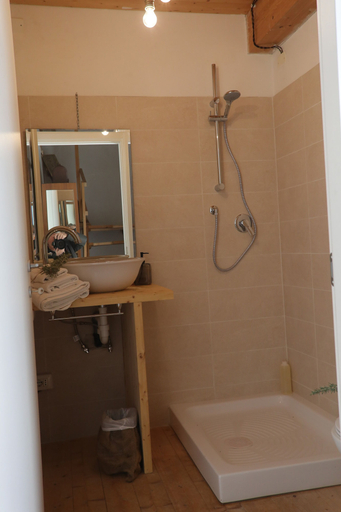 Bathroom 2, MADRE TERRA, Terni