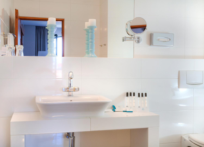 Bathroom 4, Hanza Hotel, Gdańsk City