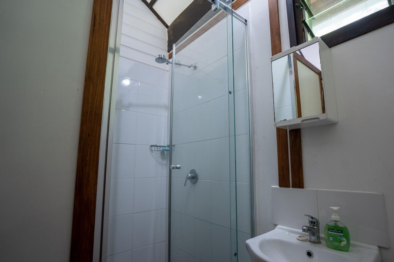 Shower 4, Island View Cottages, Canal - Fanafo