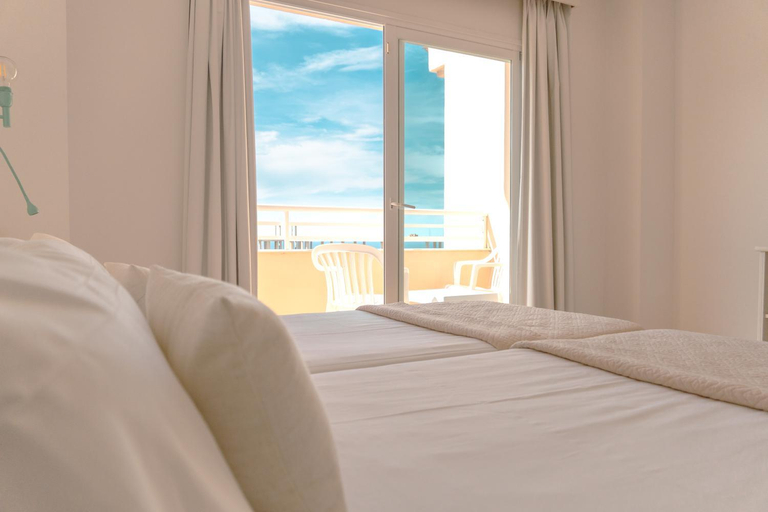 Bedroom 2, Azuline Hotel - Apartamento Rosamar, Baleares